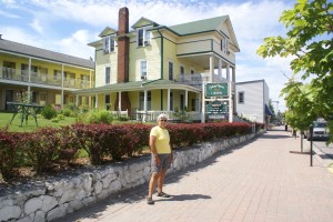 Linda in front of the Colonial House.