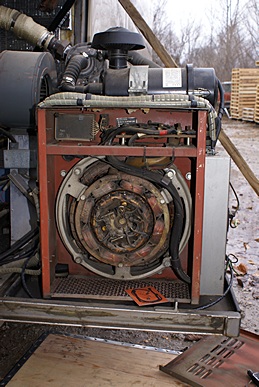 The end of the generator exposed to get access to the rear bearing.