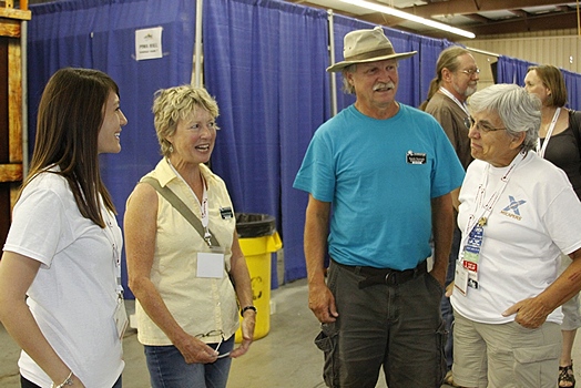 L-w-R: Melanie Carr, Marianne Edwards and Randy Sturrock ( of Boondockers Welcome), and Linda.