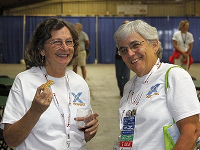 Chris Guld (Geeks On Tour) and Linda with big smiles for the camera. Escapades tend to make people happy :-)
