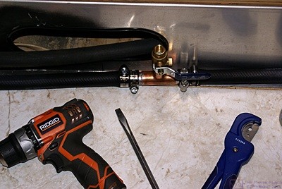 The fill/bleeder valve T assembly with the heater hoses connected.  The assembly is located between the bases at the floor and will be hidden by the center connector/cover.